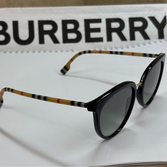 New Burberry BE4316 3853/11 Willow Black Sunglasses - Picture 4 of 14